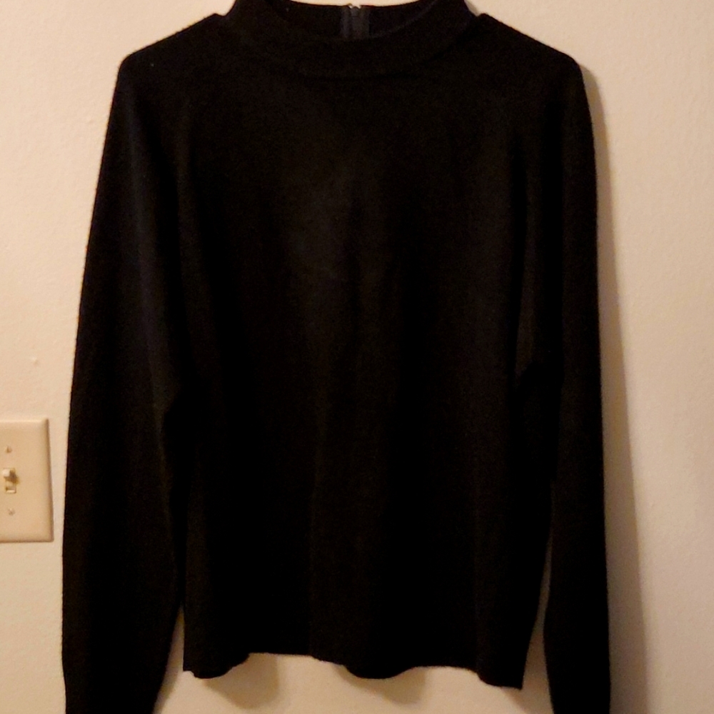 Ladies black crew neck sweater size 12/15